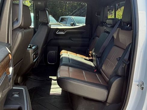 Used 2023 Chevrolet Silverado 1500 High Country w/ High Country Premium Package AWD/4WD image 19