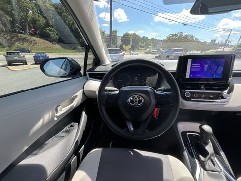 Used 2024 Toyota Corolla LE FWD image 18
