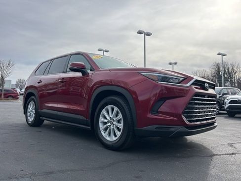 Used 2024 Toyota Grand Highlander XLE image 3