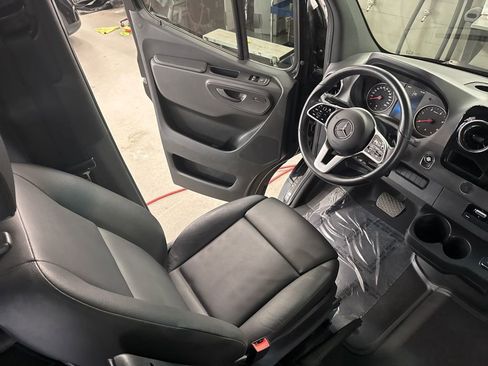 Used 2022 Mercedes-Benz Sprinter 2500 image 20