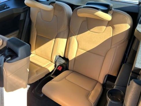 Used 2023 Volvo XC90 T8 Ultimate w/ Lounge Package image 11