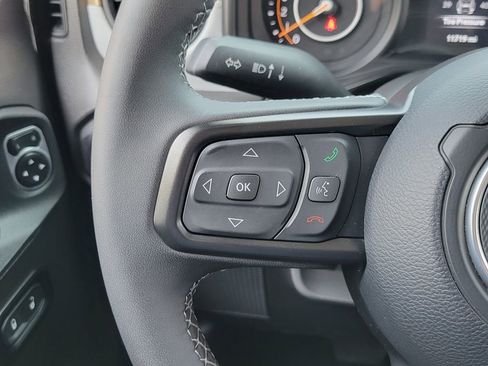Used 2025 Jeep Wrangler Unlimited Sport AWD/4WD image 5