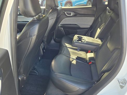 Used 2025 Jeep Compass Latitude image 16