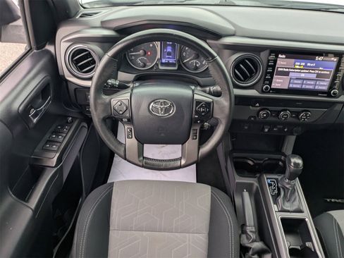 Used 2020 Toyota Tacoma TRD Sport w/ Phone Cable & Charge Package image 18