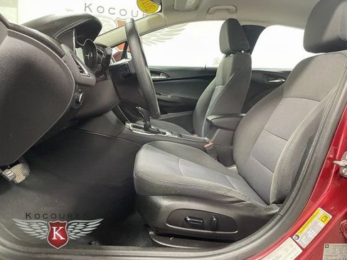 Used 2018 Chevrolet Cruze LT w/ LT Convenience Package FWD image 12