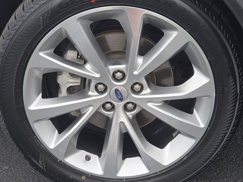 Used 2021 Ford Explorer Platinum w/ Equipment Group 601A AWD/4WD image 14