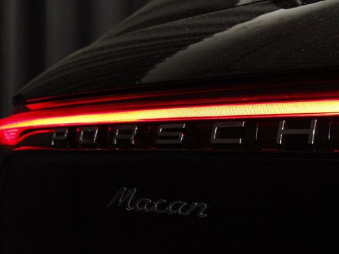 Certified 2026 Porsche Macan AWD/4WD image 22