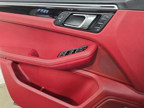 Used 2023 Porsche Macan S image 22