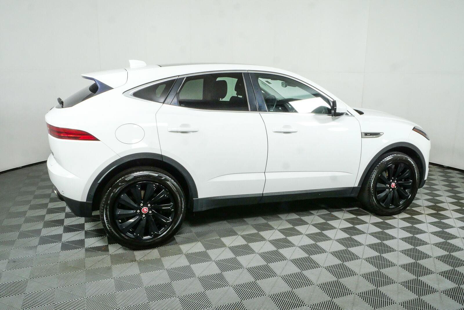 Used 2018 Jaguar E-PACE SE AWD/4WD image 2