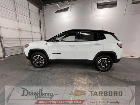 Used 2025 Jeep Compass Trailhawk AWD/4WD image 6