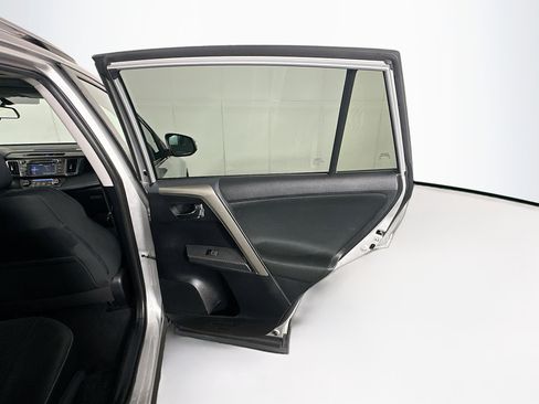 Used 2014 Toyota RAV4 XLE image 28