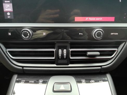 Used 2023 Porsche Macan Turbo AWD/4WD image 41