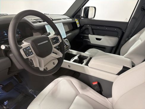 New 2026 Land Rover Defender 110 X-Dynamic SE image 10