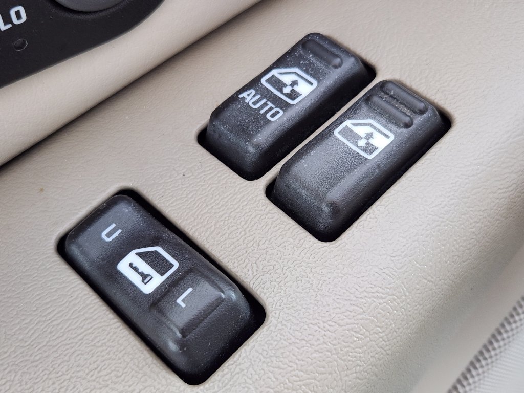 Used 2002 GMC Sierra 1500 Denali AWD/4WD image 17