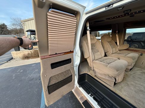 Used 2002 Chevrolet Express 2500 w/ Preferred Equipment Group 2 image 35