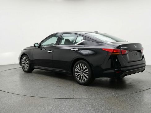 Used 2025 Nissan Altima 2.5 SV FWD image 6
