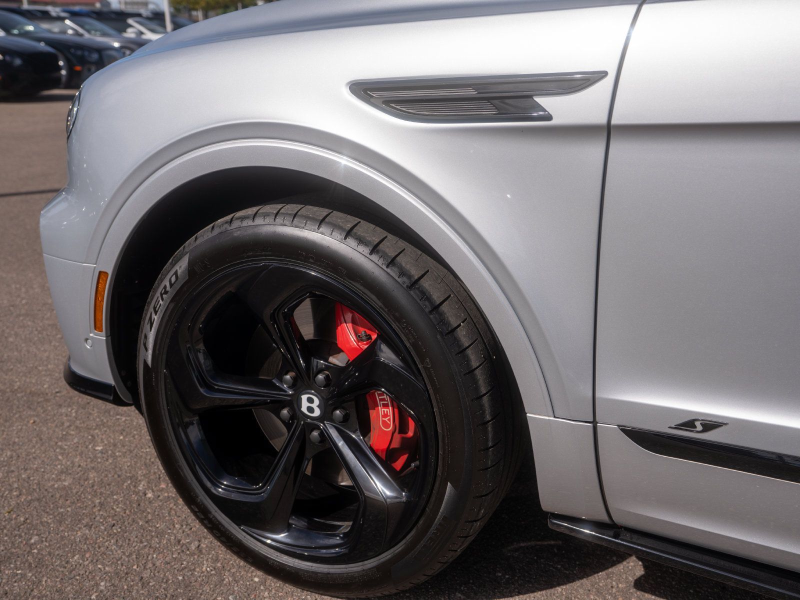 Used 2023 Bentley Bentayga AWD/4WD image 9