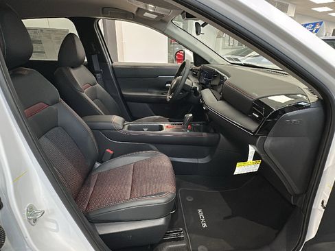 New 2025 Nissan Kicks SR w/ Illumination Package AWD/4WD image 8
