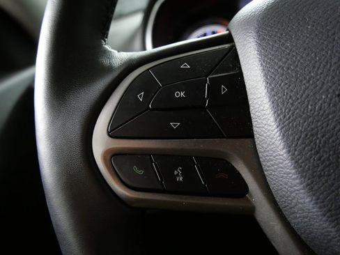 Used 2019 Jeep Cherokee Limited w/ Luxury Group AWD/4WD image 23