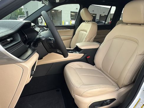New 2026 Jeep Grand Cherokee Limited w/ MOPAR Finishing Package RWD image 13