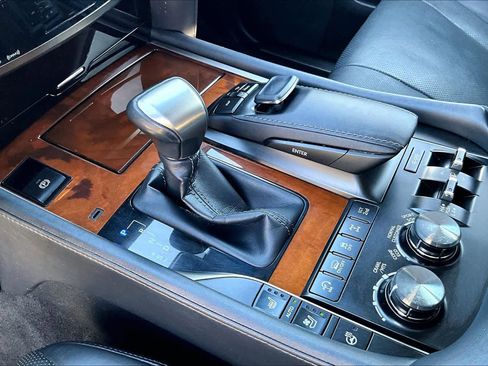 Used 2019 Lexus LX 570 4WD image 16