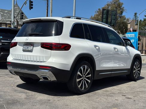 Used 2022 Mercedes-Benz GLB 250 w/ Premium Package Lite image 9