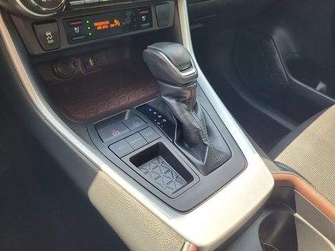 Used 2019 Toyota RAV4 Limited w/ Cold Weather Package FWD image 32