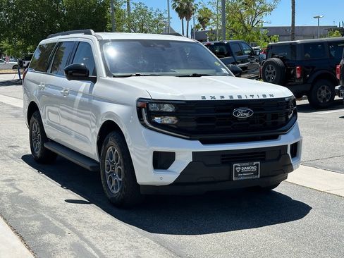 Used 2025 Ford Expedition Active RWD image 10