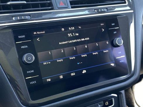 Used 2020 Volkswagen Tiguan SEL AWD/4WD image 22