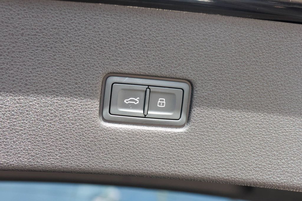 Used 2021 Audi Q8 Premium w/ Convenience Package AWD/4WD image 9