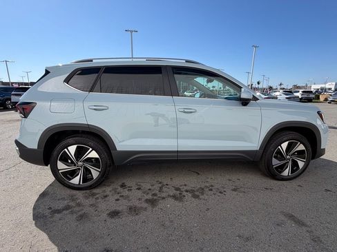 New 2026 Volkswagen Taos SE AWD/4WD image 7