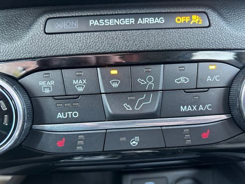 Used 2022 Ford Escape SE w/ Cold Weather Package AWD/4WD image 17