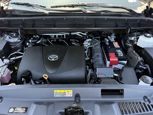 Used 2022 Toyota Highlander XLE FWD image 32