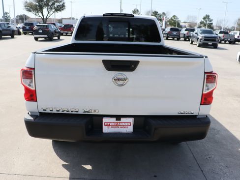 Used 2018 Nissan Titan S image 10