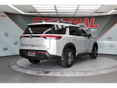 New 2025 Nissan Pathfinder SV image 5
