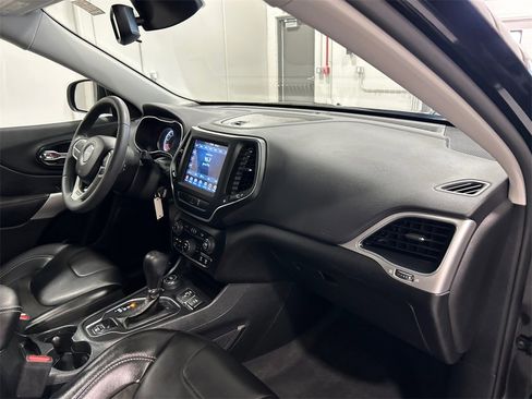 Used 2022 Jeep Cherokee Latitude w/ Sun & Sound Group image 34