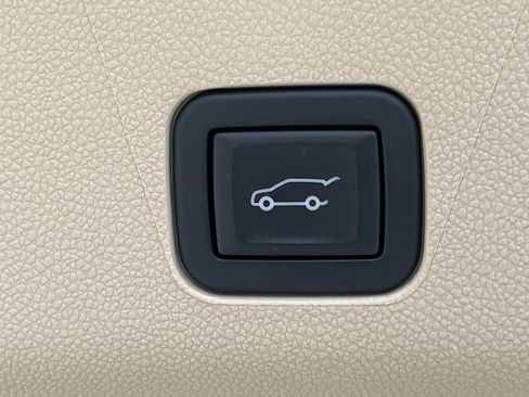 Certified 2023 Cadillac Escalade Premium Luxury AWD/4WD image 23