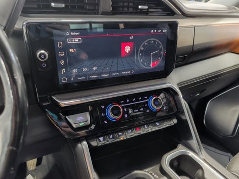 Used 2024 GMC Sierra 2500 Denali w/ Technology Package AWD/4WD image 11