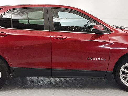 Used 2024 Chevrolet Equinox LT AWD/4WD image 2