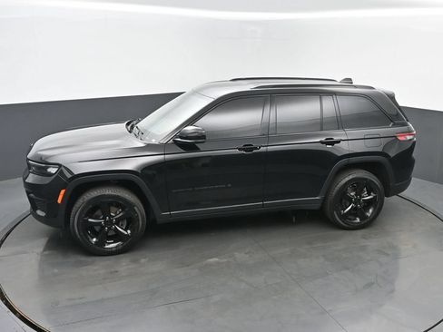 Used 2023 Jeep Grand Cherokee Altitude AWD/4WD image 36