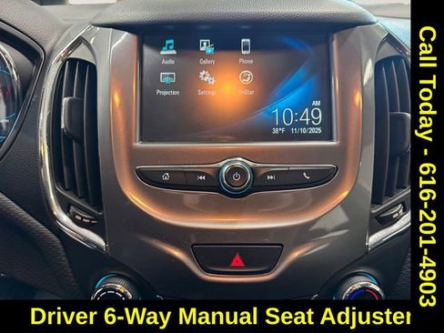 Used 2018 Chevrolet Cruze LT image 11