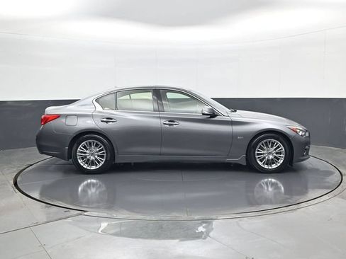 Used 2017 INFINITI Q50 Signature Edition w/ All Weather Package (L93) AWD/4WD image 4