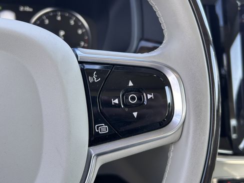 Used 2017 Volvo S90 T6 Momentum w/ Vision Package image 21