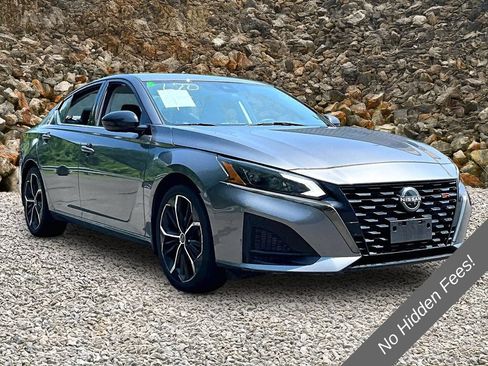 Used 2023 Nissan Altima 2.5 SR FWD image 10