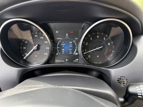 Used 2018 Jaguar XE RWD image 32