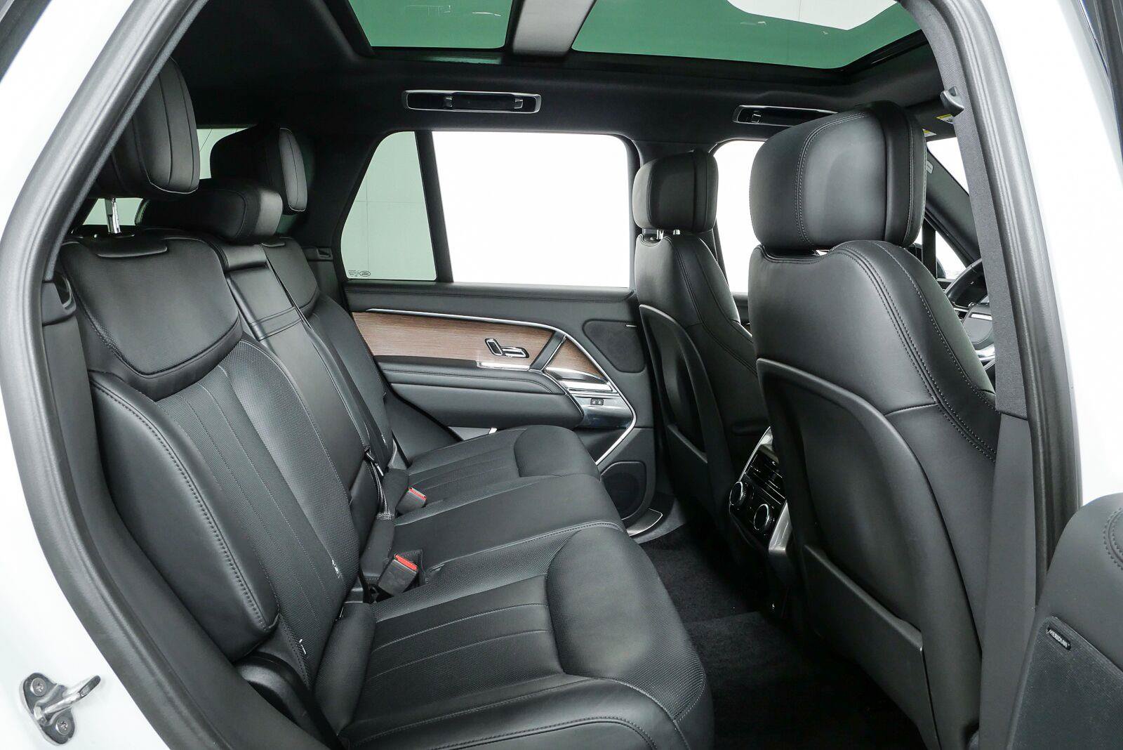 Used 2024 Land Rover Range Rover SE AWD/4WD image 24