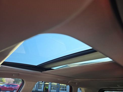 Used 2021 Nissan Rogue SL w/ Premium Package image 12