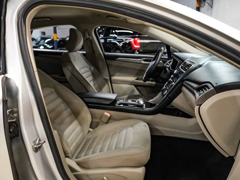 Used 2017 Ford Fusion SE FWD image 31
