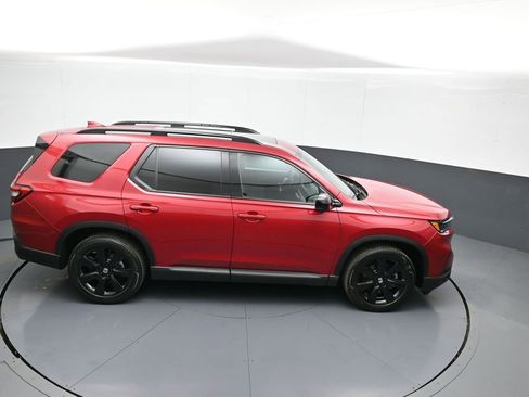 Certified 2025 Honda Pilot Black Edition image 39