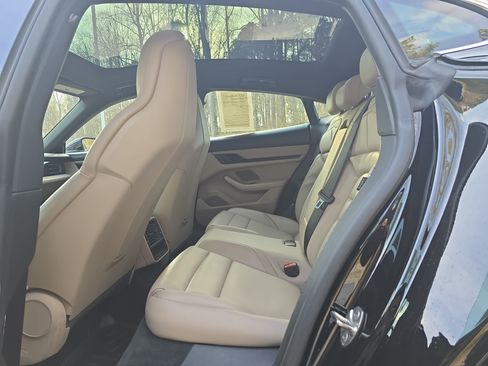 Used 2021 Porsche Taycan image 14